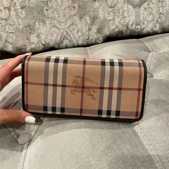 Burberry Check Print Large Wallet Button Closure - Picture 1 of 13